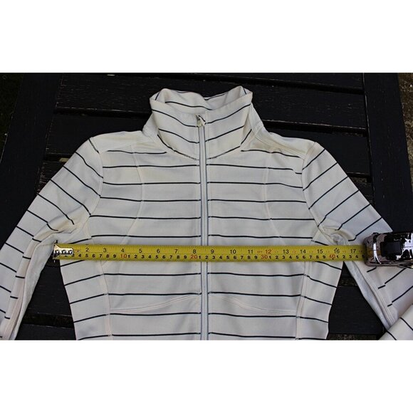 Lululemon - 6 - Star Runner 1/2-Zip Pullover in Slolom Stripe Angel Wing - LACE - Picture 8 of 13